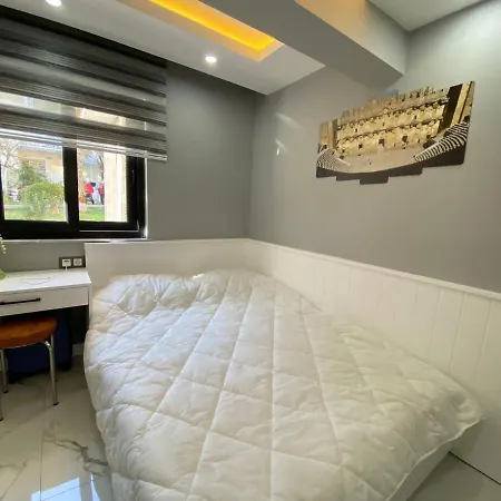 Lara Apartman *